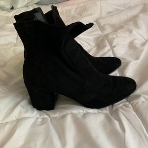 Chic black boots
